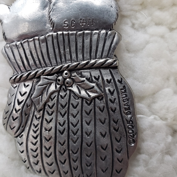 Y2K Signed Seagull Pewter Christmas Tree Decoration of Two Kittens in a Glove - Picture 2 of 5